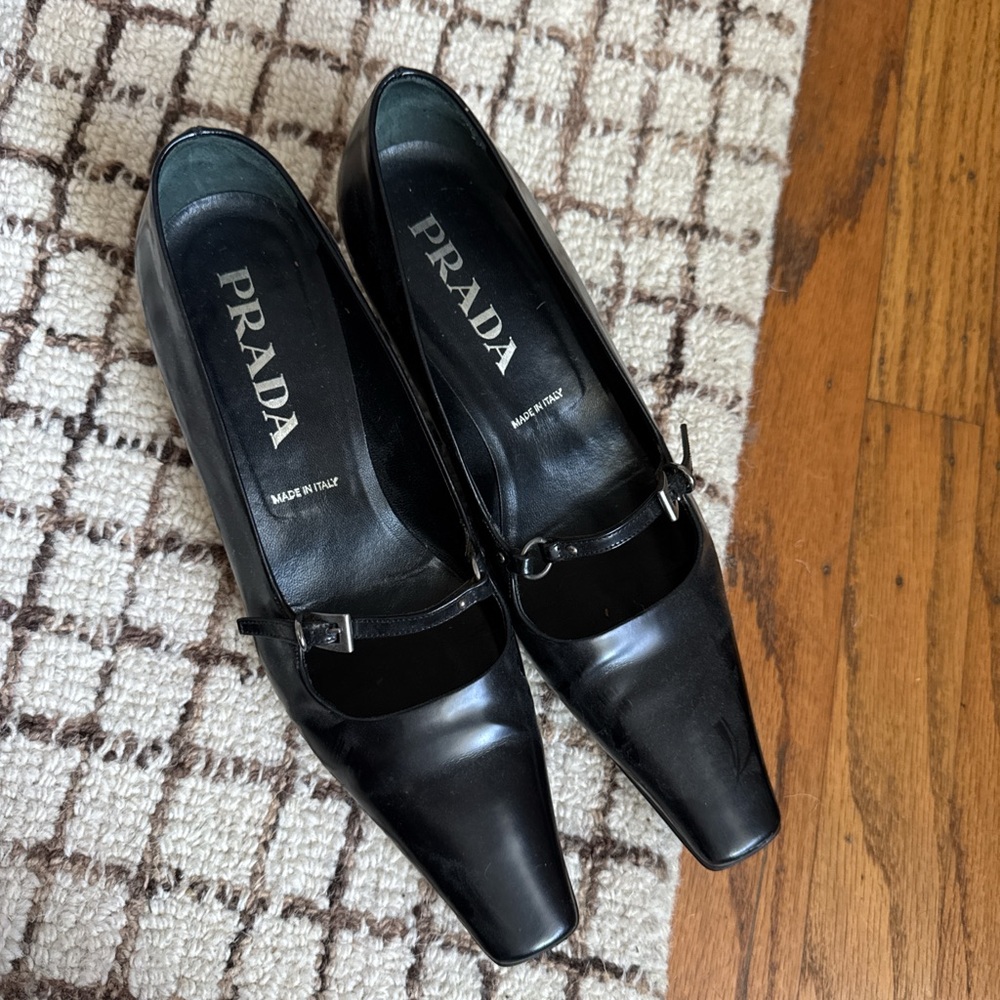 Vintage Prada kitten heel
